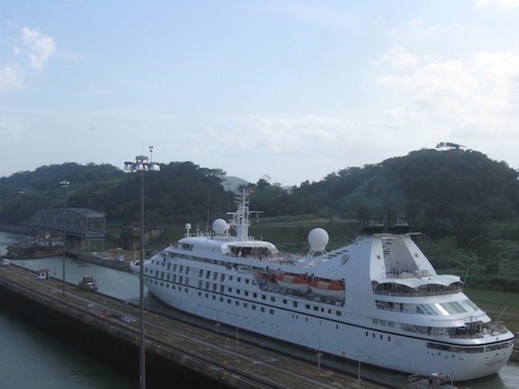 Mirafloressluizen in Panamakanaal in Panama-Stad